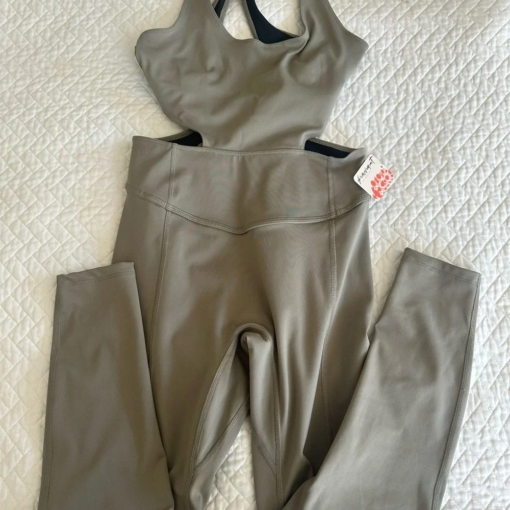 Free People Movement Back it Up- Romper Sage Beige NWT Size XS - Picture 6 of 10
